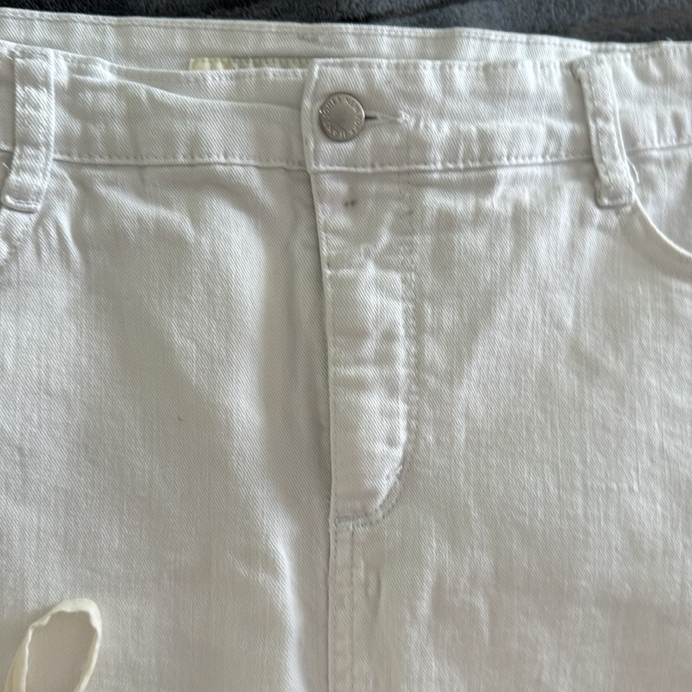 Jones New York Women Sutton Pencil Skirt White Denim Stretch Size 10 Slimming - Picture 9 of 9